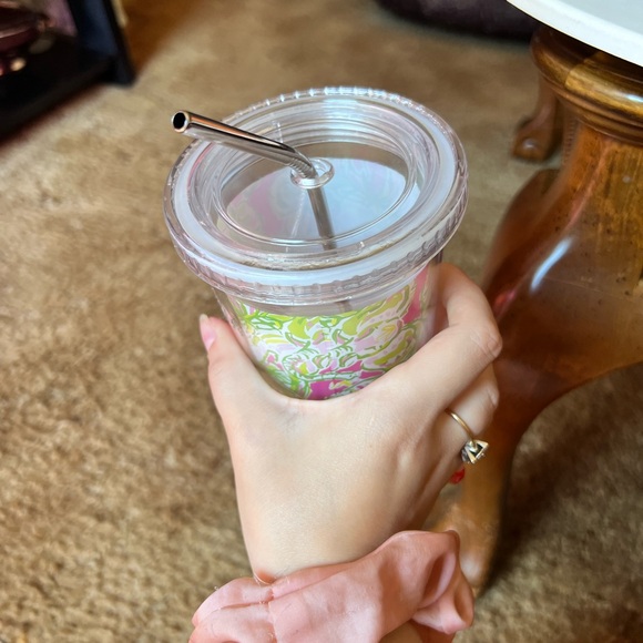 Lilly Pulitzer Tumbler 16 Oz Insulated Screw On Lid Elephant Ear Beach. - Picture 4 of 15